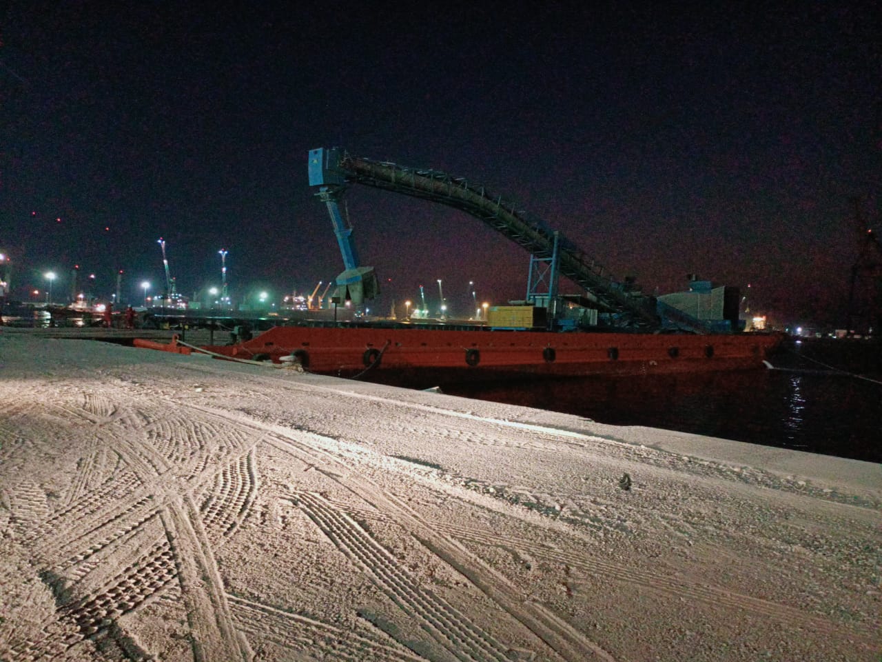 Bulk stockpile, ship and conveyor equipment under port lighting